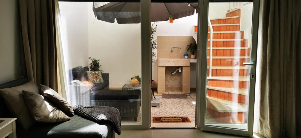 Apartmán Quarto Duplo Com Kitchenette, Wc E Patio Privativo Corroios Exteriér fotografie